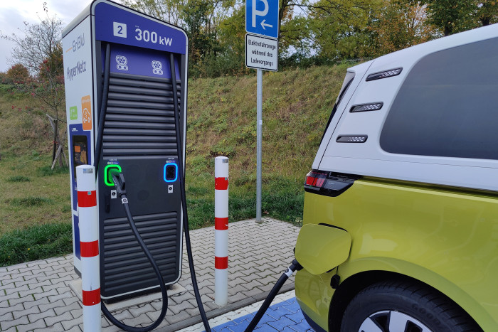 Bei der hohen Ladeleistung lohnt es sich, Säulen mit bis zu 300 kW anzufahren. (Foto: Friedhelm Greis/Golem.de)