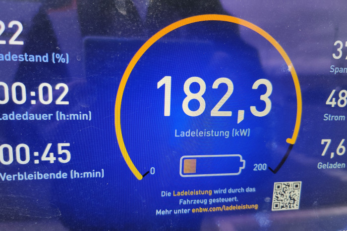 Die Ladeleistung von mehr als 180 kW ist ein guter Weirt für die Akkugröße von 82 kWh brutto. (Foto: Friedhelm Greis/Golem.de)