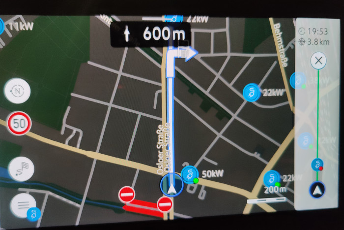 In Berlin schlug das Navi noch wenige Kilometer vor dem Ziel einen Ladestopp vor. (Foto: Friedhelm Greis/Golem.de)