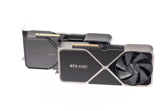 Der Kühler der Founders Edition hat ein schwarzes Design erhalten, technisch hat Nvidia offenbar nichts geändert. Das ist auch nicht nötig, denn die Kühlleistung ist mehr als ausreichend. (Quelle: Martin Wolf/Golem.de)