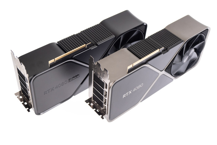 Der Kühler der Founders Edition hat ein schwarzes Design erhalten, technisch hat Nvidia offenbar nichts geändert. Das ist auch nicht nötig, denn die Kühlleistung ist mehr als ausreichend. (Quelle: Martin Wolf/Golem.de)