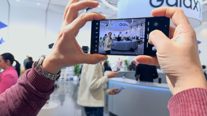 Das Galaxy S24 Ultra hat eine Vierfachkamera mit zwei Teleobjektiven. (Bild: Martin Wolf/Golem.de)