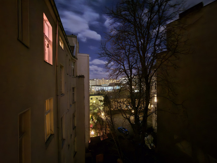 Die Belichtung ist auch bei Nutzung des Superweitwinkelobjektivs gut. (Bild: Tobias K&ouml;ltzsch/Golem.de)