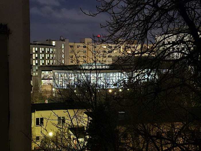 Das Dreifachtele hat bei schlechten Lichtverh&auml;ltnissen Probleme mit der Sch&auml;rfe. (Bild: Tobias K&ouml;ltzsch/Golem.de)