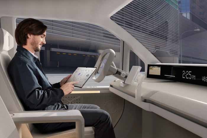 Die Fahrerkabine sieht sehr futuristisch aus. (Foto: Kia)