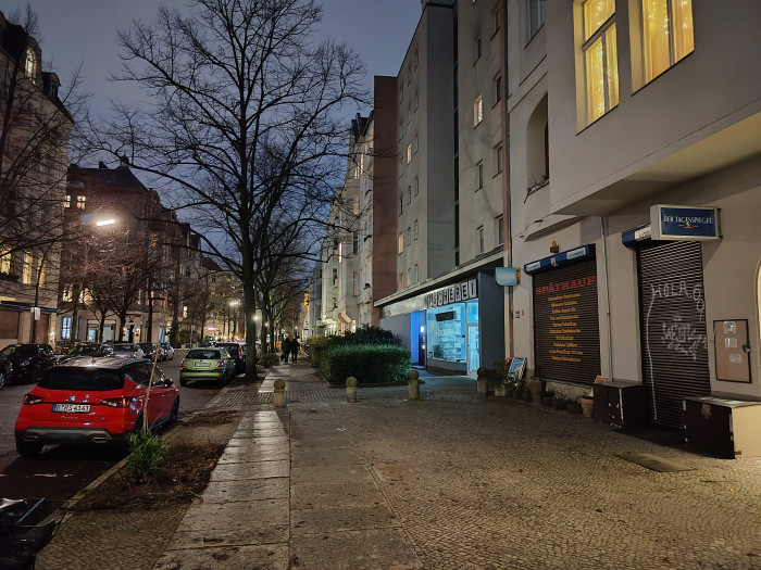 Nachts macht das ROG Phone 8 Pro gut belichtete Aufnahmen. (Bild: Tobias Költzsch/Golem.de)