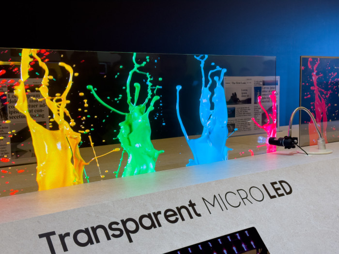 Der transparente Micro-LED-Bildschirm ist deutlich heller als der durchsichtige OLED-Screen. (Bild: Martin Wolf/Golem.de)