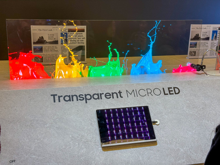 Mit einem Mikroskop können Besucher der CES 2024 die Micro-LEDs von nahem betrachten. (Bild: Martin Wolf/Golem.de)