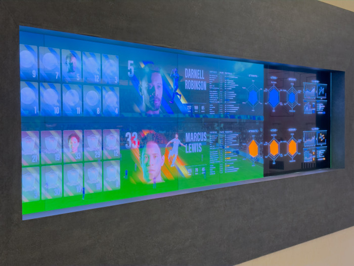 Ein möglicher Einsatzzweck: Informationen zu einem Fußballspiel im Stadion (Bild: Martin Wolf/Golem.de)