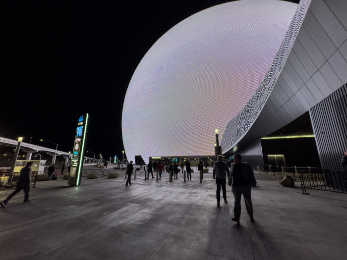 Die Sphere in Las Vegas ist ein beeindruckender Bau. (Bild: Martin Wolf/Golem.de)