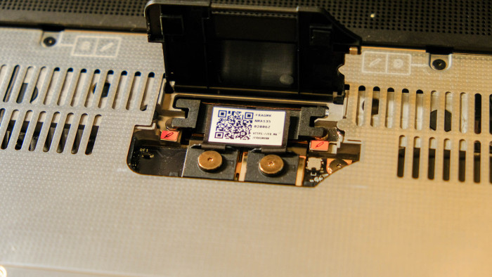 Um das Grafikkarten-Modul zu wechseln, ist Schraubarbeit gefragt. (Bild: Oliver Nickel/Golem.de)