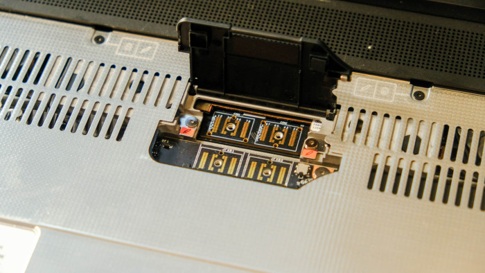 Das Modul wird über elektrische Kontakte mit dem Notebook verbunden. (Bild: Oliver Nickel/Golem.de)