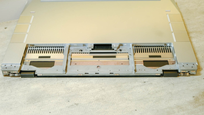 Nach dem Schrauben kann das Modul leicht entfernt werden. (Bild: Oliver Nickel/Golem.de)