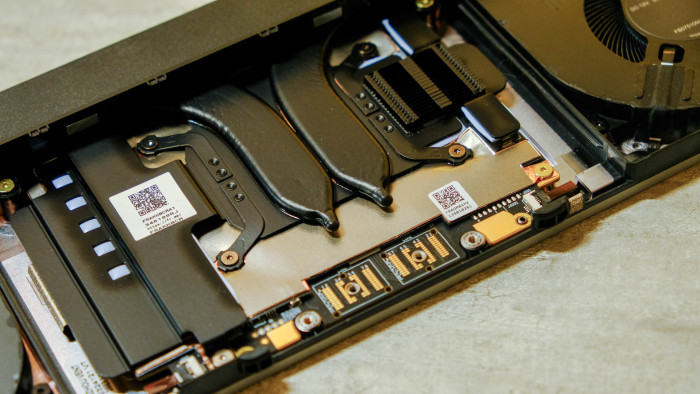 Doch nur die diskrete GPU hat ein passendes Heatsink. (Bild: Oliver Nickel/Golem.de)