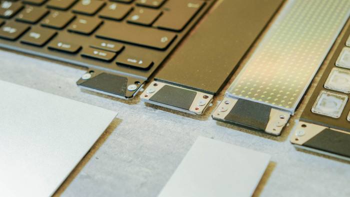 Die oberen Module werden zuerst eingesteckt. (Bild: Oliver Nickel/Golem.de)