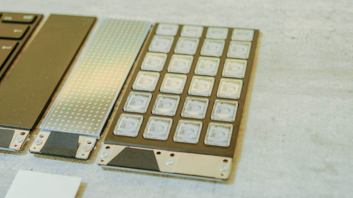 Das Makropad kann bunt leuchten. (Bild: Oliver Nickel/Golem.de)