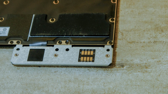 Elektrische Kontakte der einzelnen Module sind an deren Rückseiten angebracht. (Bild: Oliver Nickel/Golem.de)