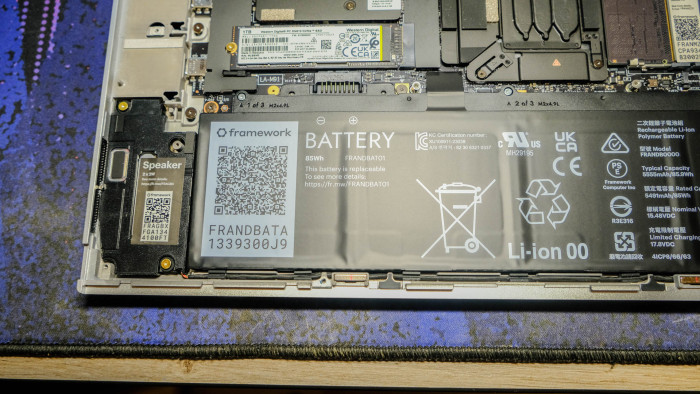 Sicht auf die Komponenten im Framework Laptop 16 (Bild: Oliver Nickel/Golem.de)