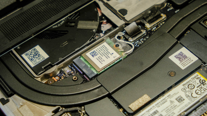 Sicht auf die Komponenten im Framework Laptop 16 (Bild: Oliver Nickel/Golem.de)