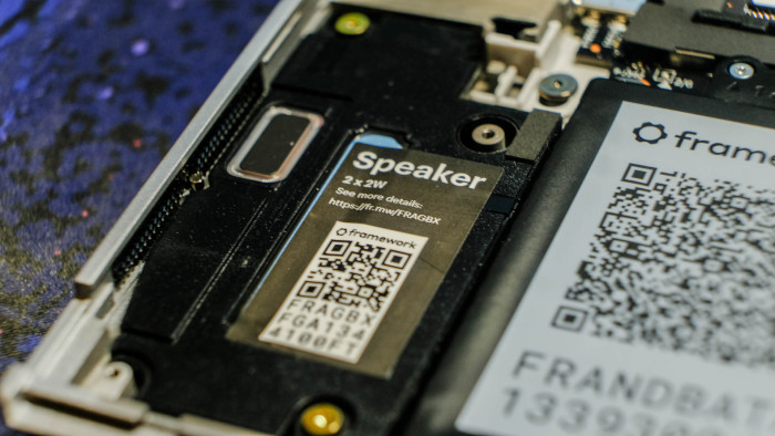 Sicht auf die Komponenten im Framework Laptop 16 (Bild: Oliver Nickel/Golem.de)