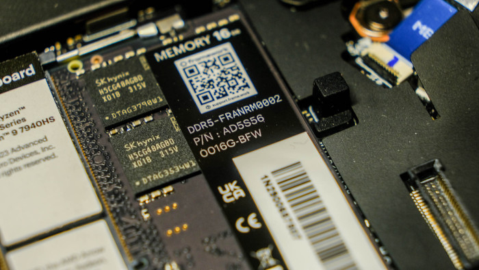 Sicht auf die Komponenten im Framework Laptop 16 (Bild: Oliver Nickel/Golem.de)