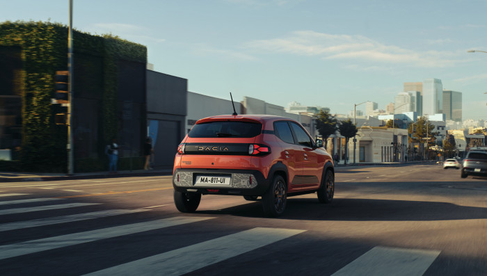 Das vollelektrische Stadt-SUV ist 3,70 m lang und hat nur einen Wendekreis von 4,80 m. (Foto:Dacia)