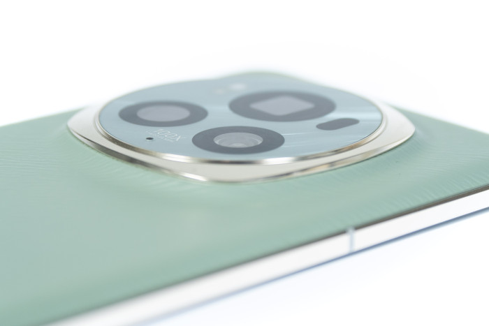 Das Kameramodul ragt deutlich aus dem Gehäuse hervor. (Bild: Martin Wolf/Golem.de)