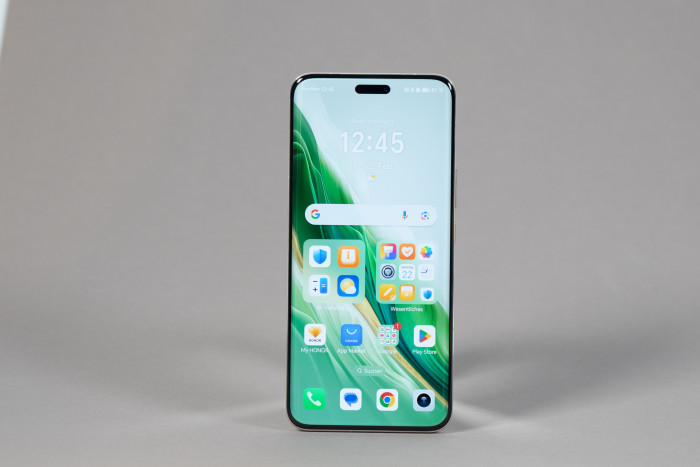 Das Magic 6 Pro hat einen 6,8 Zoll großen Bildschirm. (Bild: Martin Wolf/Golem.de)