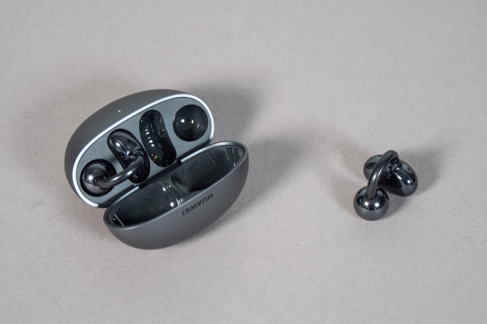 Freeclip mit Ladeetui (Bild: Martin Wolf/Golem.de)