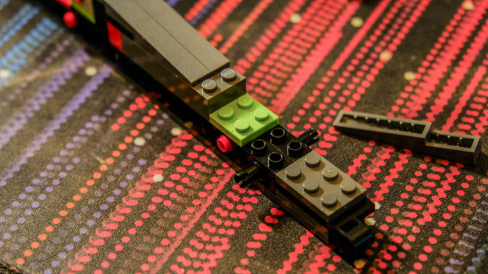 Aufbau des Lego Dune Atreides Royal Ornithopter 10327 (Bild: Oliver Nickel/Golem.de)