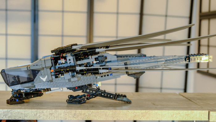 Lego Dune Atreides Royal Ornithopter 10327 (Bild: Oliver Nickel/Golem.de)