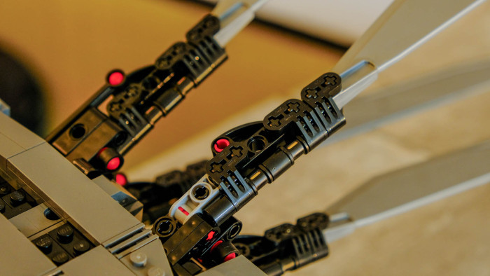 Lego Dune Atreides Royal Ornithopter 10327 (Bild: Oliver Nickel/Golem.de)