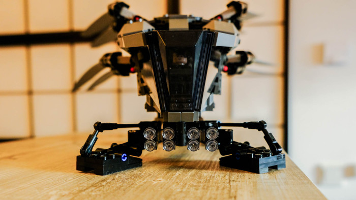 Lego Dune Atreides Royal Ornithopter 10327 (Bild: Oliver Nickel/Golem.de)