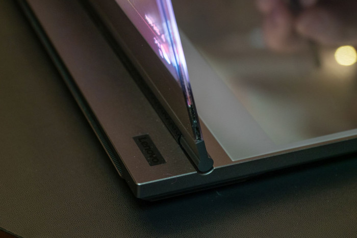 Das transparente Notebook von Lenovo (Bild: Martin Wolf/Golem.de)