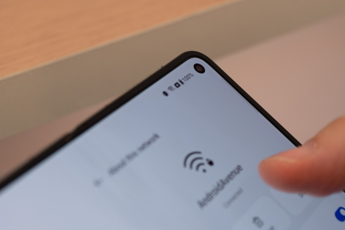 Im Innendisplay ist eine Frontkamera eingebaut. (Bild: Martin Wolf/Golem.de)