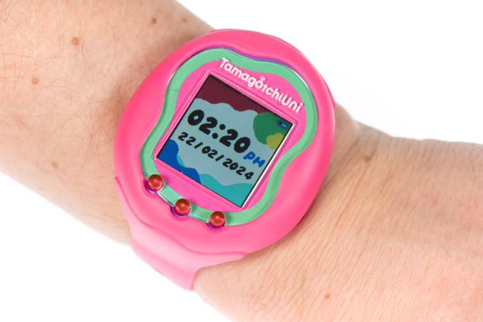 Es gibt auch eine Uhrenanzeige. (Bild: Martin Wolf/Golem.de)