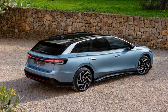 Mit 1,54 m H&ouml;he ist der ID.7 Tourer 40 Millimeter h&ouml;her als der aktuelle Passat (B9). (Foto: VW)