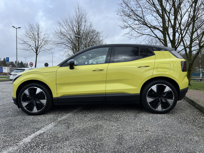 Der EX30 ist 4,23 m lang, mit Außenspiegeln 2,03 m breit und 1,55 Meter hoch.(Foto: Dirk Kunde)