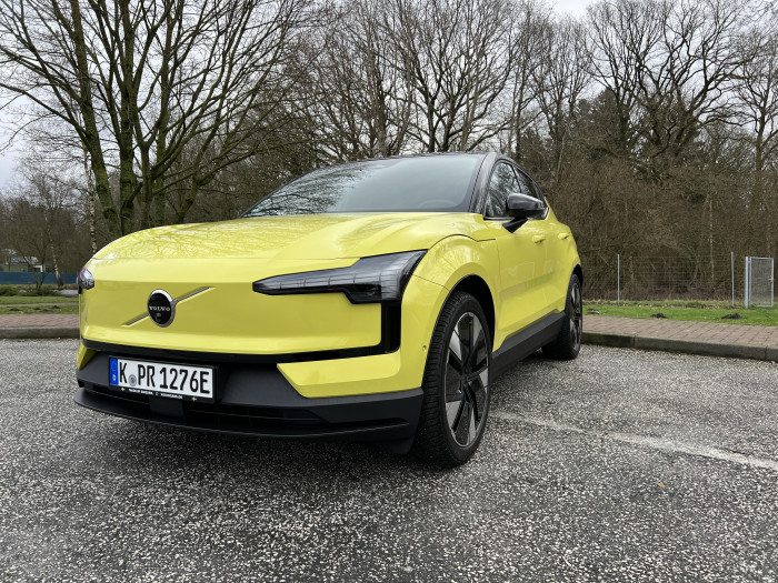 Die Allradversion wiegt 1.960 kg. Damit soll der Verbrauch bei 17,6 kWh auf 100 km liegen. (Foto: Dirk Kunde)