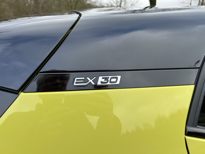 Volvo hat die Nomenklatur seiner Autos vereinfacht. Beim EX30 steht das E für E-Auto.(Foto: Dirk Kunde)