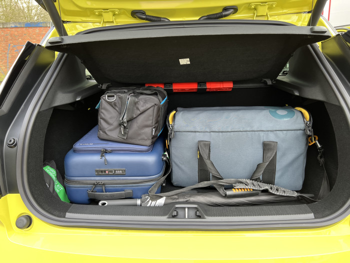 Der Kofferraum verfügt über einen Stauraum von bis zu 904 Liter. (Foto: Dirk Kunde)