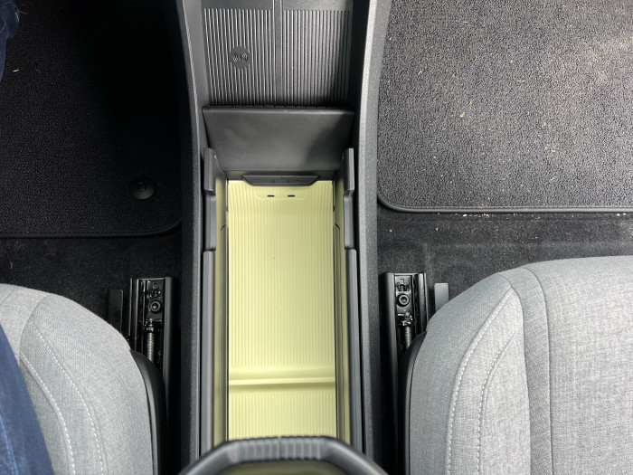 In dem kleinen Stauraum lässt sich ein Smartphone unterbringen. (Foto: Dirk Kunde)