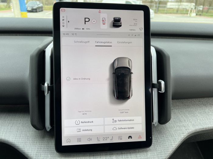 Volvo nutzt ein Zentraldisplay im Hochkantformat mit 12,3 Zoll Bilddiagonale. (Foto: Dirk Kunde)