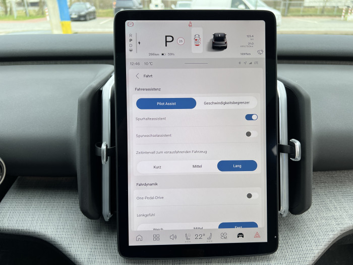 Der EX30 ist mit zahlreichen Assistenzsystemen lieferbar. (Foto: Dirk Kunde)