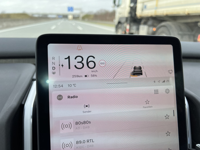 Mit dem Fahrassistenten Pilot Assist ist bei 130 km/h Schluss. (Foto: Dirk Kunde)
