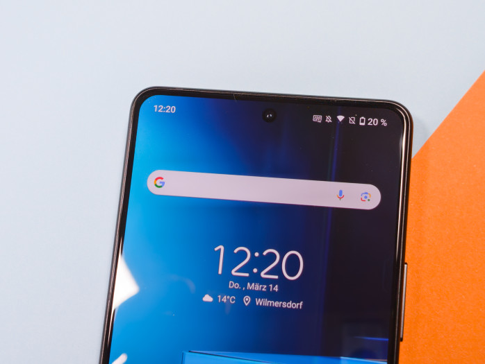 Die Frontkamera hat 32 Megapixel. (Bild: Tobias Költzsch/Golem.de)