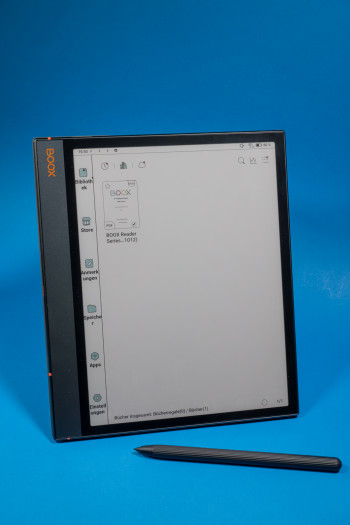 Diese erlaubt es Nutzern auch, das Tablet hochkant aufzustellen. (Bild: Tobias Költzsch/Golem.de)