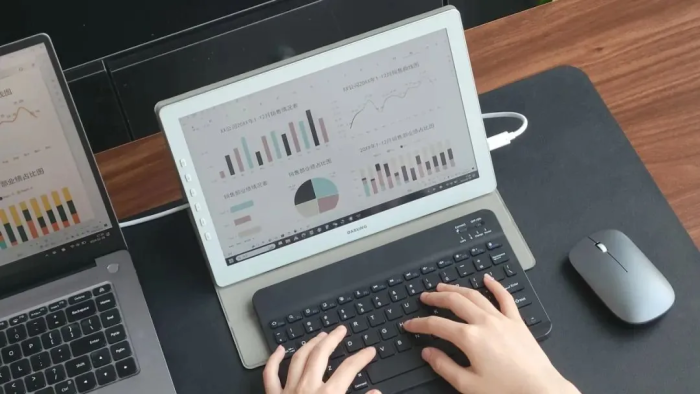 Dasung Paperlike Color: Kleiner Monitor mit E-Ink-Display stellt