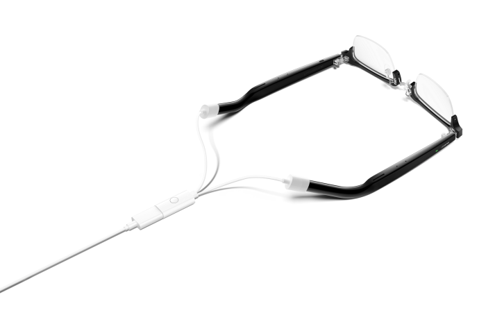 Huaweis Eyewear 2 mit Ladeadapter (Bild: Huawei)