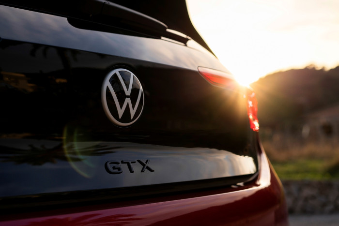 Der ID.3 GTX wird allerdings schon bei 200 km/h abgeregelt, der Golf GTI schafft 250 km/h. (Foto: VW)